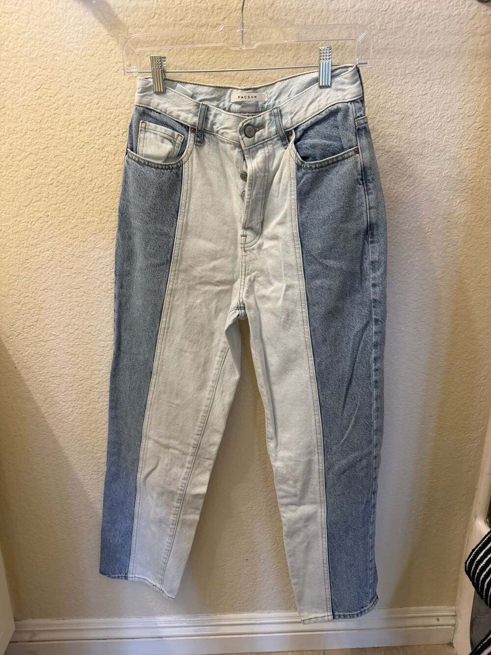 PacSun Two Tone High Rise Straight Cut Jeans Size 26 Light Wash Denim